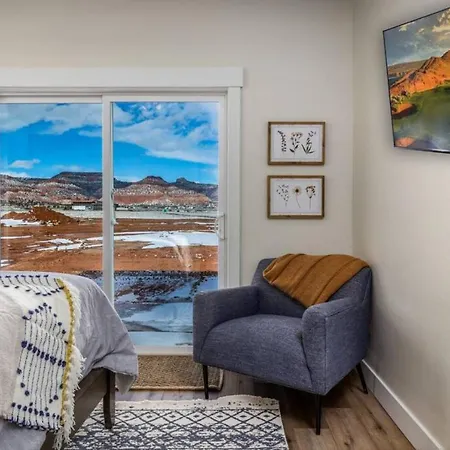 Beautiful Group And Family Friendly Stay With Red Rock Views